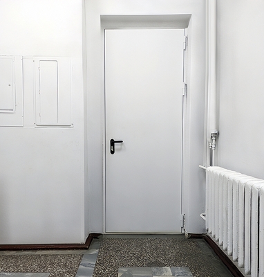 Дверь в техническое помещение