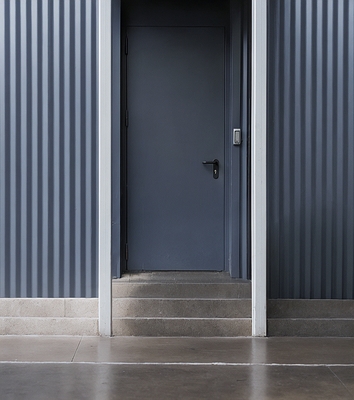 Дверь в супермаркете