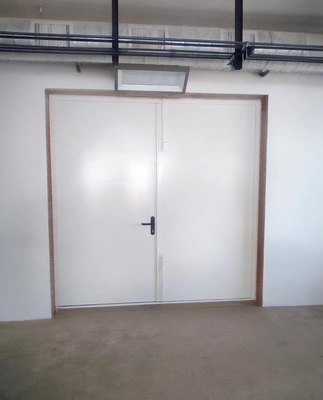 Ворота белого цвета