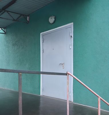 Серая дверь для магазина Серая дверь для магазина