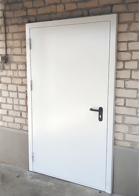 Уличная дверь