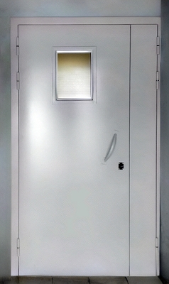 Дверь с окном и ручкой-скобой Дверь с окном и ручкой-скобой