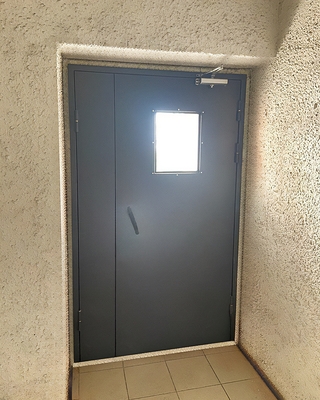 Полуторная дверь с окном Полуторная дверь с окном