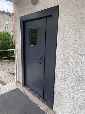 Полуторная дверь с окном