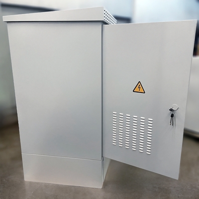 Шкаф с вентиляционными отверстиями