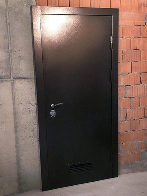 Дверь с вентиляцией Дверь с вентиляцией