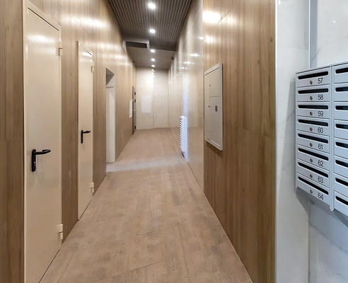 Двери в коридоре ЖК