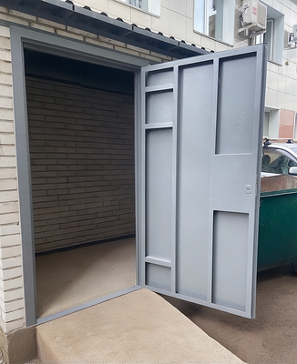 Дверь-скелет