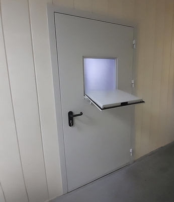 Дверь с люком