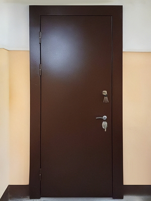 Коричневая стальная дверь Коричневая стальная дверь