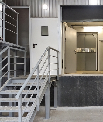 Дверь с окном Дверь с окном