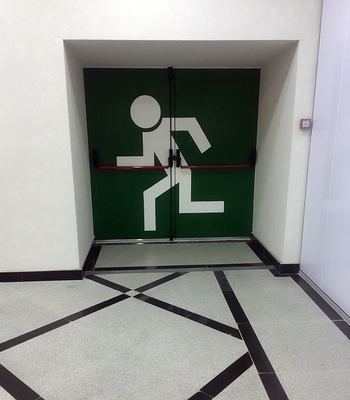 Дверь на запасном выходе