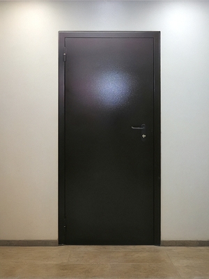 Дверь коричневого цвета Дверь коричневого цвета