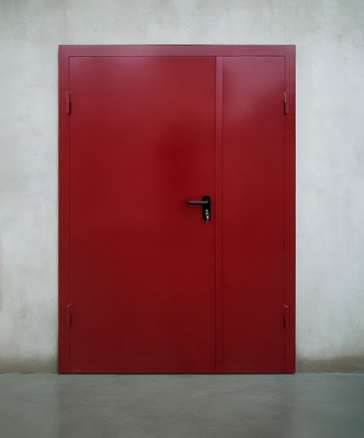 Красная пожаростойкая дверь