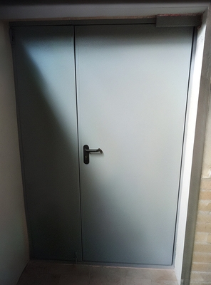 Огнестойкая дверь серого цвета Огнестойкая дверь серого цвета