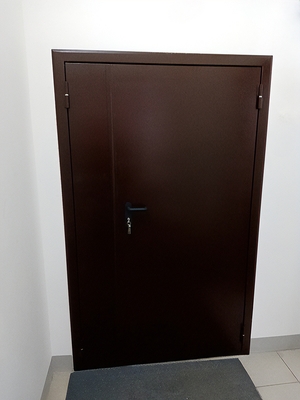 Коричневая дверь (1,5 створки) Коричневая дверь (1,5 створки)