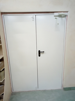 Двустворчатая огнеупорная дверь