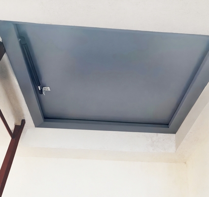 Люк на выходе на кровлю Люк на выходе на кровлю