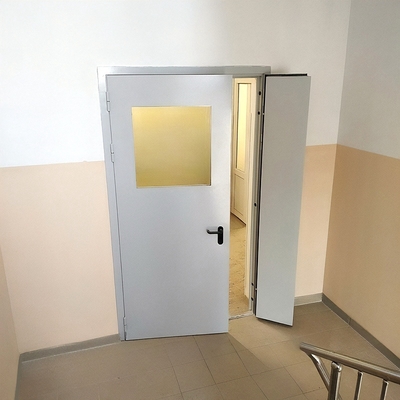 Дверь с окном Дверь с окном