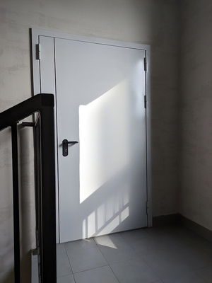 Дверь в фитнес-центре