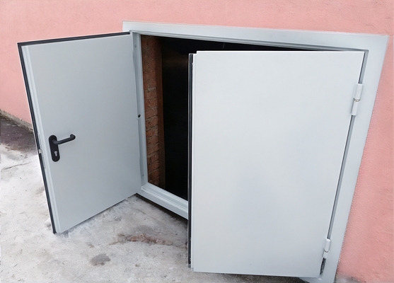 Люк с двумя створками Люк с двумя створками