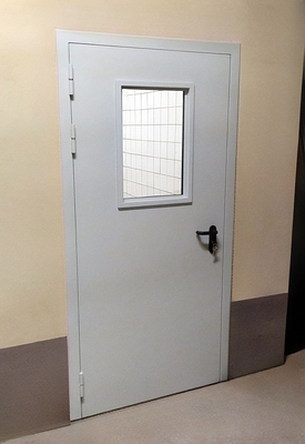 Дверь со стеклом