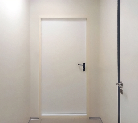 Дверь белого цвета Дверь белого цвета