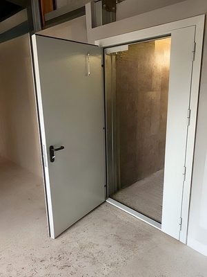 Дверь полуторной конструкции Дверь полуторной конструкции