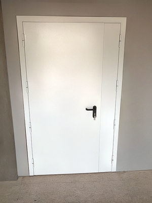 Огнеупорная белая дверь