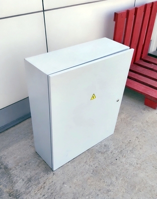 Шкаф белого цвета