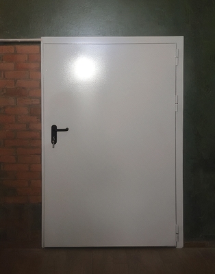 Нестандартная дверь в подвал