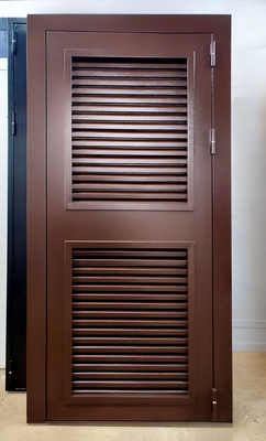 Дверь с жалюзийной вентиляцией