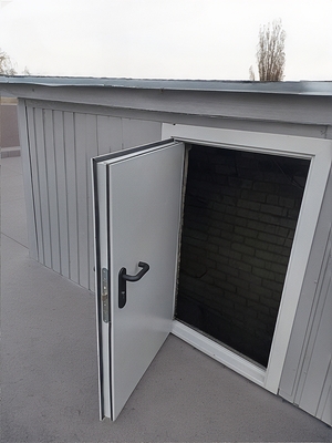 Люк на выходе на кровлю