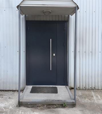 С длинной ручкой