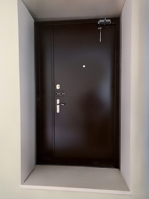 Полуторная дверь с обратной стороны