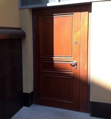 Уличная огнестойкая дверь МДФ