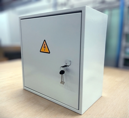 Стальной шкаф на замке