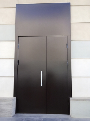 Нестандартная подъездная дверь