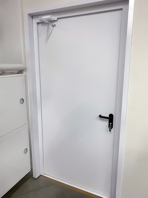 Белая огнеупорная дверь