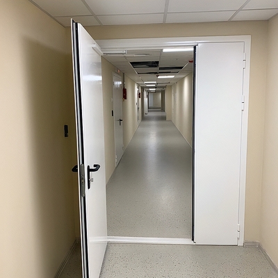 Белая огнеупорная дверь