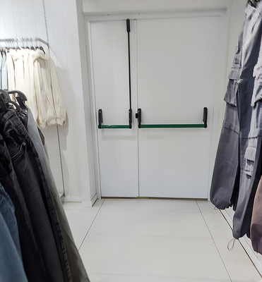 Дверь Антипаника в магазине Дверь Антипаника в магазине