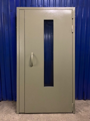 Дверь с окном и приварной ручкой