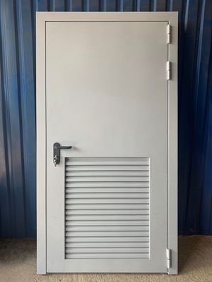 Дверь с вентиляцией на пол полотна Дверь с вентиляцией на пол полотна