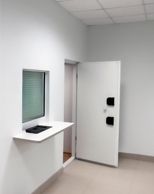 Дверь в банке