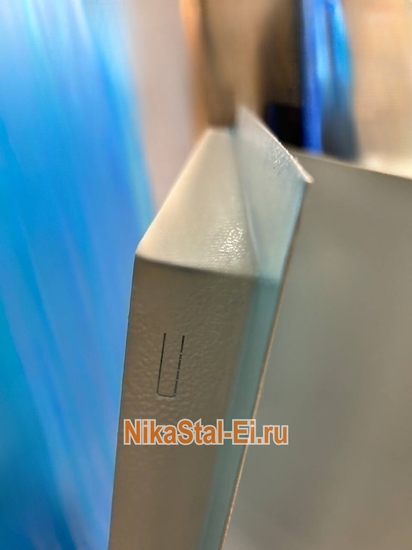 Ревизионная стальная дверца с ручками