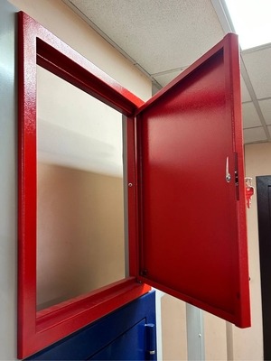 Ревизионный красный люк Ревизионный красный люк