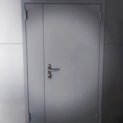 Серая глухая дверь