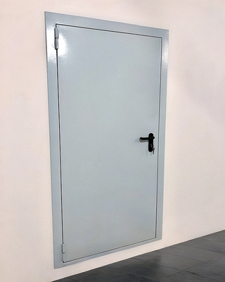 Серая огнестойкая дверь