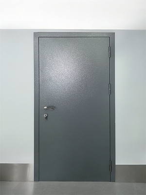 Серая техническая дверь Серая техническая дверь